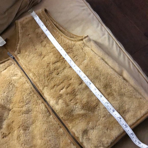 banana republic faux fur zip vest - Picture 4 of 6